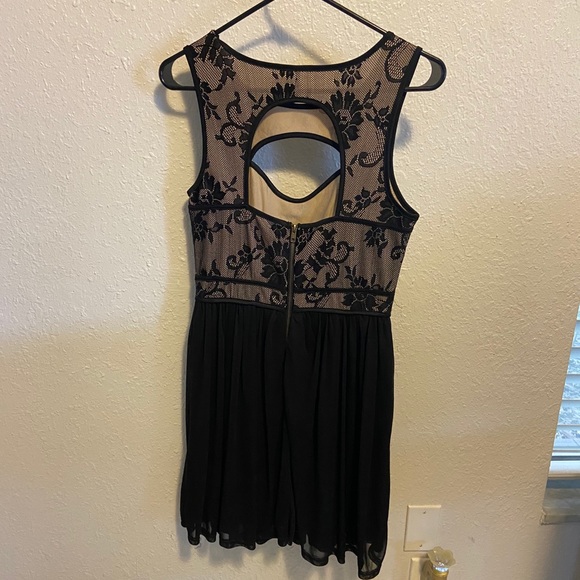 Dress - Picture 2 of 3